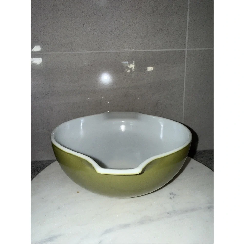 Vintage PYREX Verde Olive Green Solid 443 2-1/2 Qt Cinderella Mixing Bowl